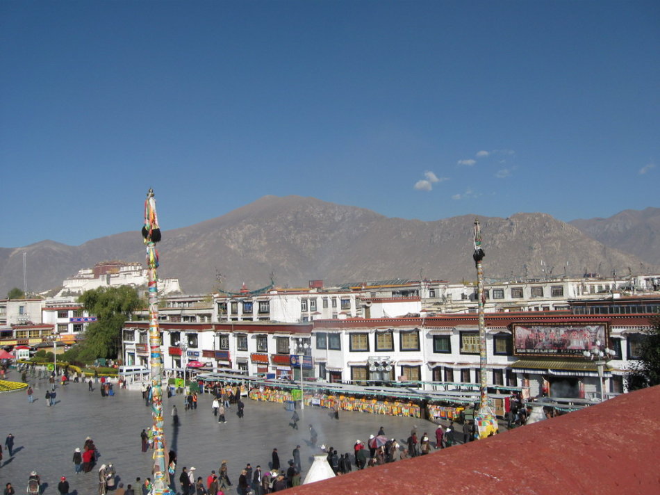 view-of-potala-from-jokhang-temple