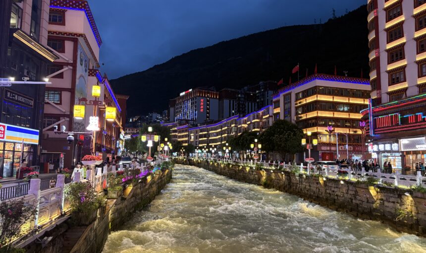 Kangding / Dartsedo དར་རྩེ་མདོ། Ganzi Tibetan Autonomous Prefecture