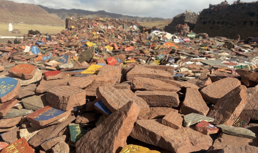 Sangri Maṇi Stone Fortress གསང་གི་མ་ཎི