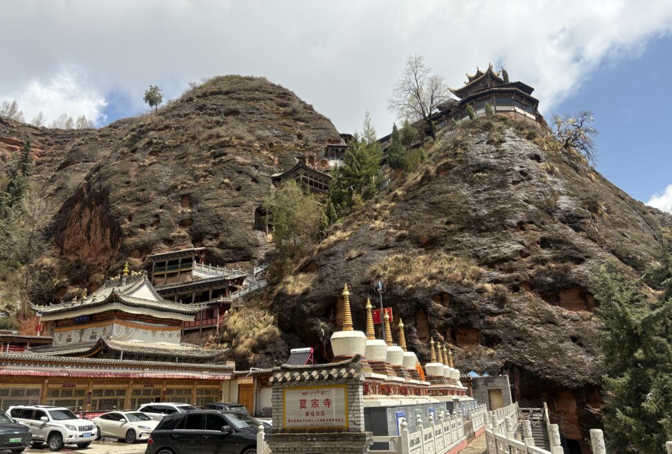Shadzong Ritro, or Xiazong Monastery, is a revered Gelug mountain hermitage clinging to red sandstone cliffs near Xining, Qinghai.