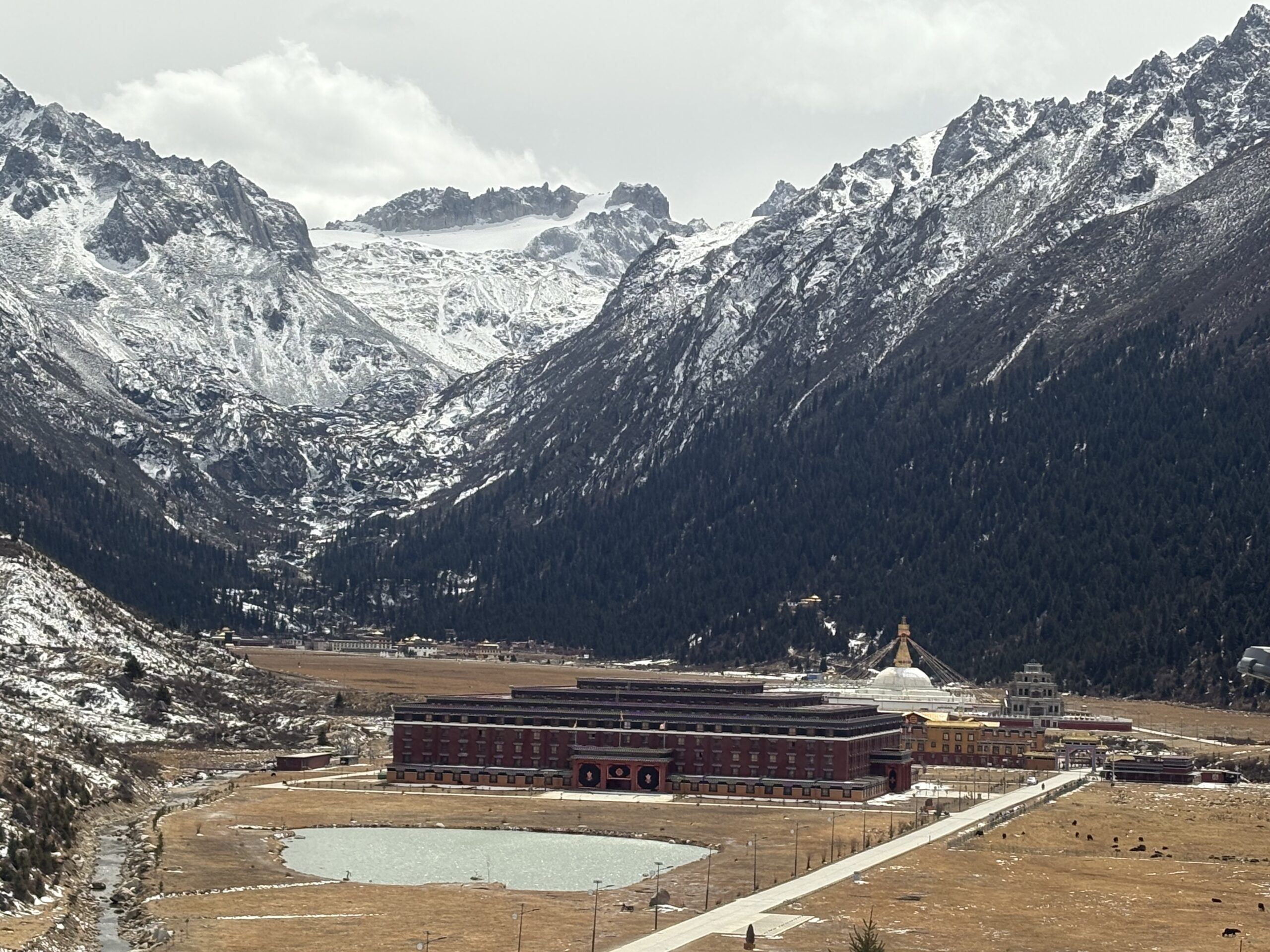 Dzogchen Monastery རྫོགས་ཆེན་དགོན་པ།