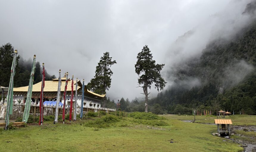 Yubeng Village (雨崩村) གླེགས་བམ།