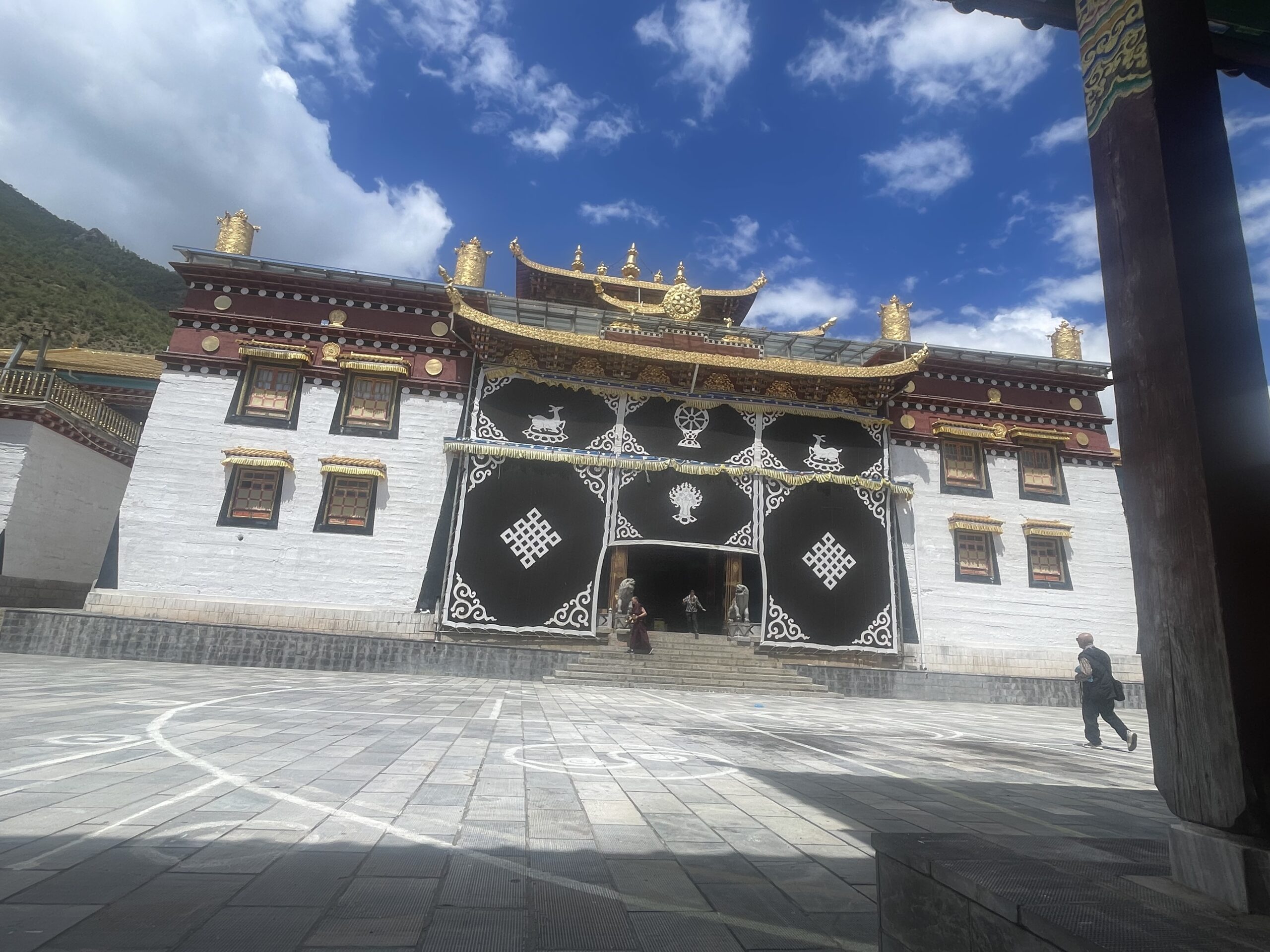 Gaden Dhondupling Monastery དགའ་ལྡན་དོན་འགྲུབ་གླིང་དགོན་པ།