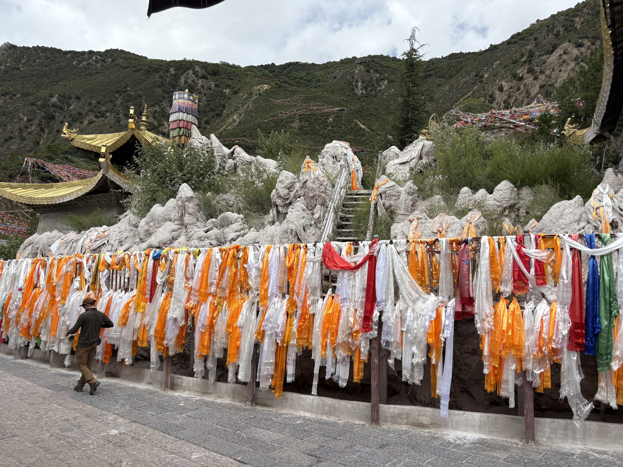 Chorten Gang (曲登阁 / Qudengge Pagoda)