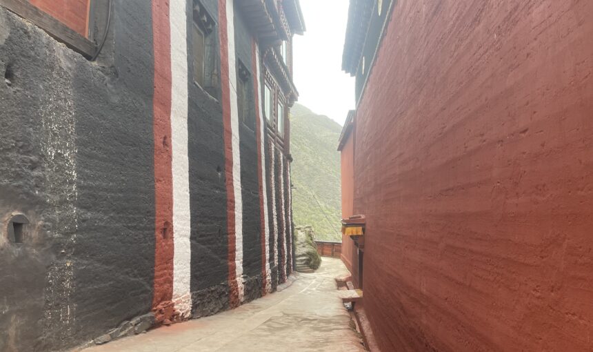 Dzongsar Monastery (Dzongsar Gompa, Trashi Lhatse) རྫོང་སར་དགོན་པ།